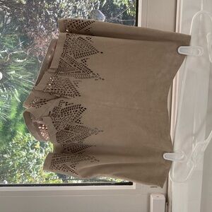 Women’s suede shorts laser cut leather . New. Size 6.